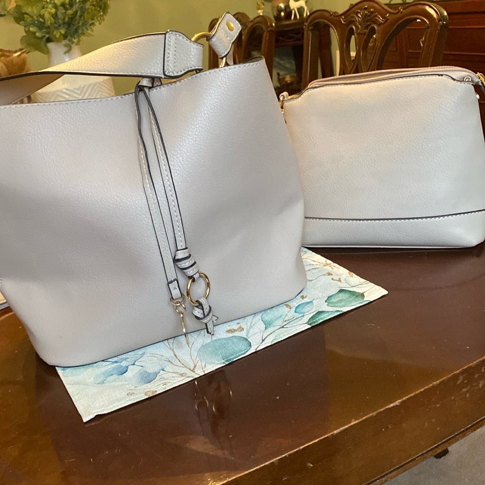Great bag , with inner , removable smaller bag.